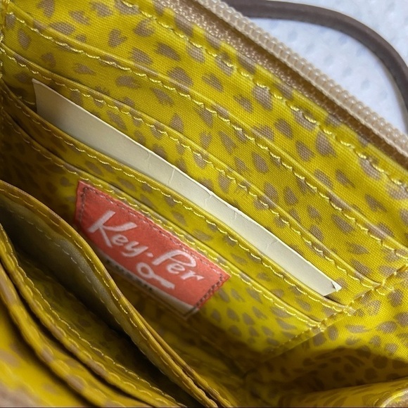 FOSSIL Key per Wristlet Flower - Picture 6 of 8